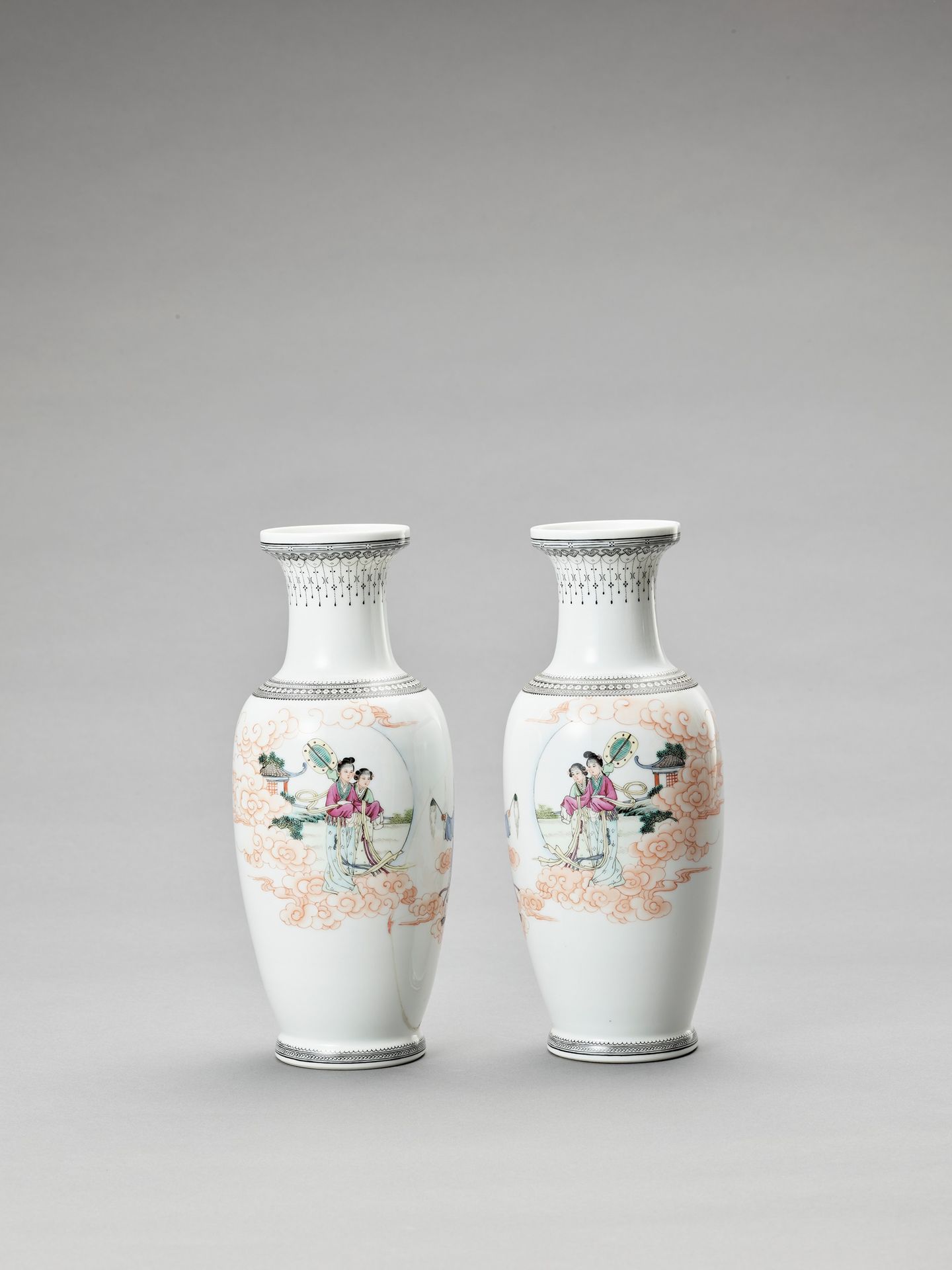 A PAIR OF ENAMELED PORCELAIN BALUSTER VASES, REPUBLIC PAIRE DE VASES BALUStres e&hellip;