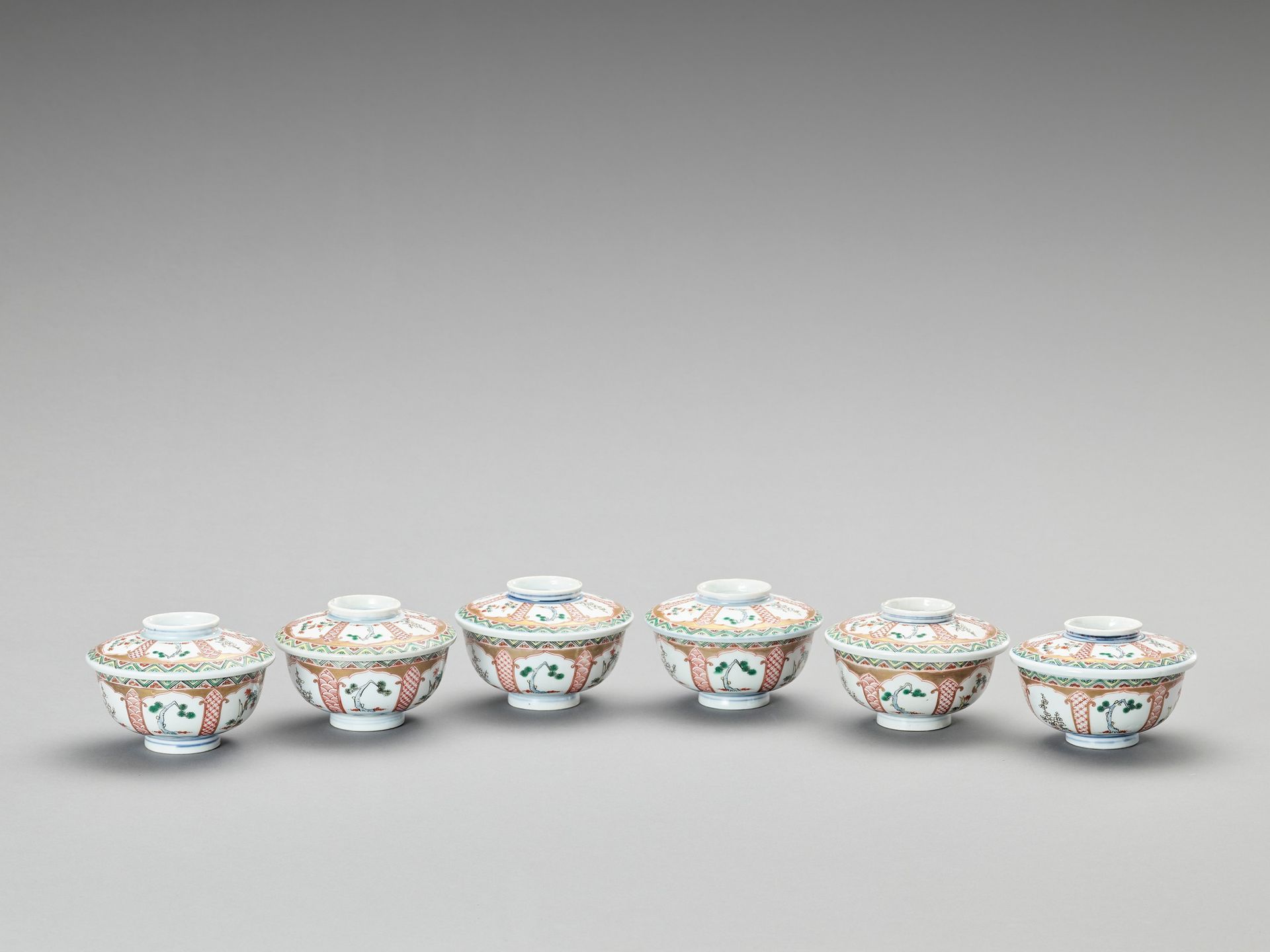 SIX FAMILLE VERTE PORCELAIN BOWLS WITH COVERS SEIS COFRES DE PORCELANA FAMILIARE&hellip;