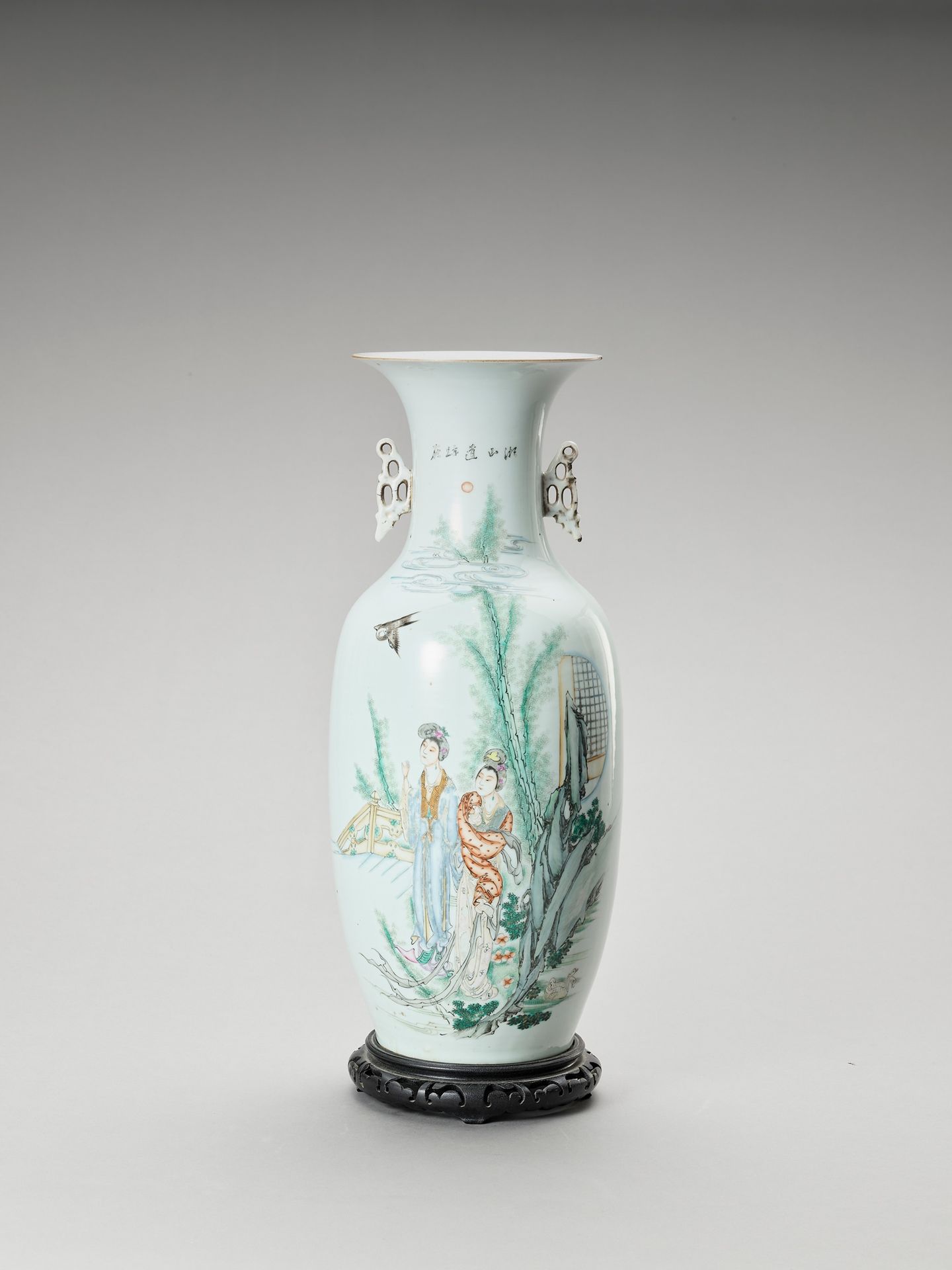 A LARGE FAMILLE VERTE PORCELAIN BALUSTER VASE, LATE QING GRAND VASE BALUSTRE EN &hellip;