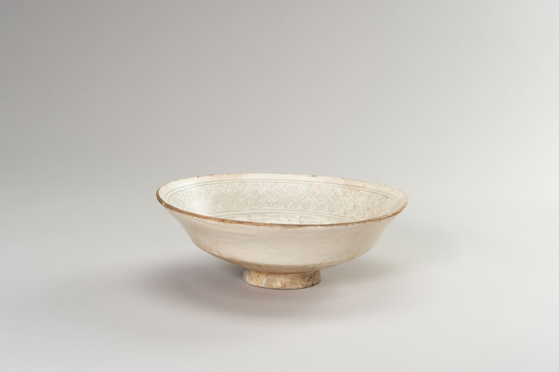 A CIZHOU ‘FLORAL’ BOWL COPA CIZHOU "FLORAL"
China, dinastía Yuan (1279-1368) a d&hellip;