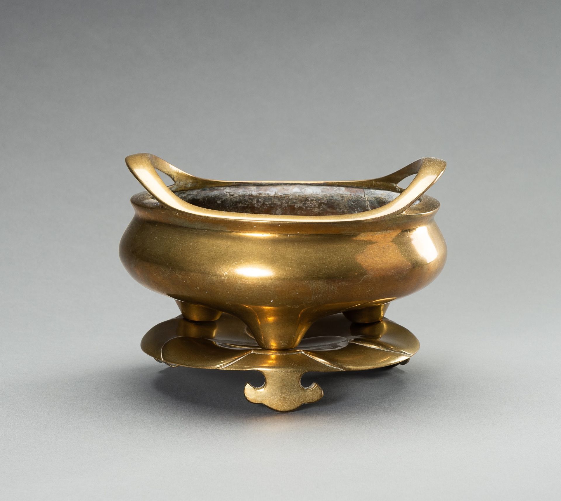 A LARGE GILT BRONZE TRIPOD CENSER WITH MATCHING STAND GRANDE CENSURA A TRIPODO I&hellip;