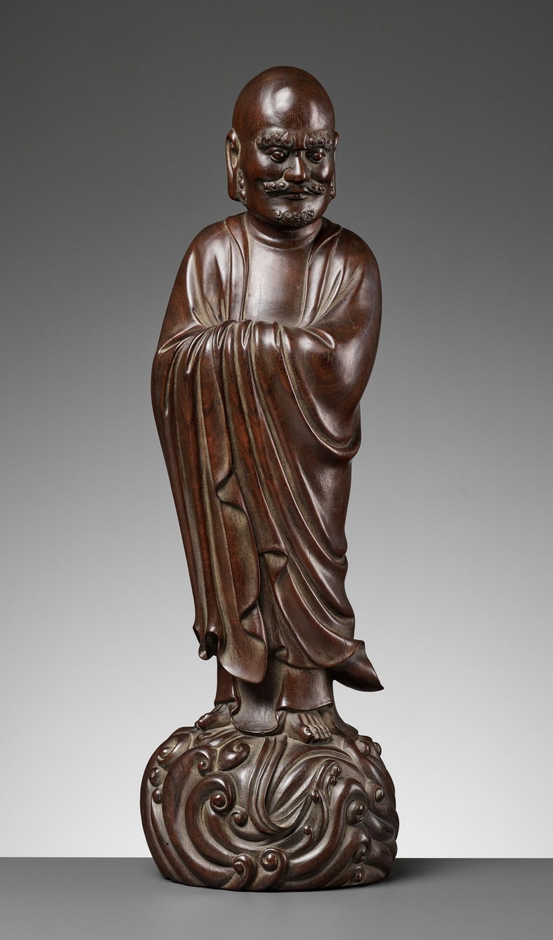 A LARGE HARDWOOD FIGURE OF DAMO (BODHIDHARMA), LATE MING TO EARLY QING DYNASTY 明&hellip;