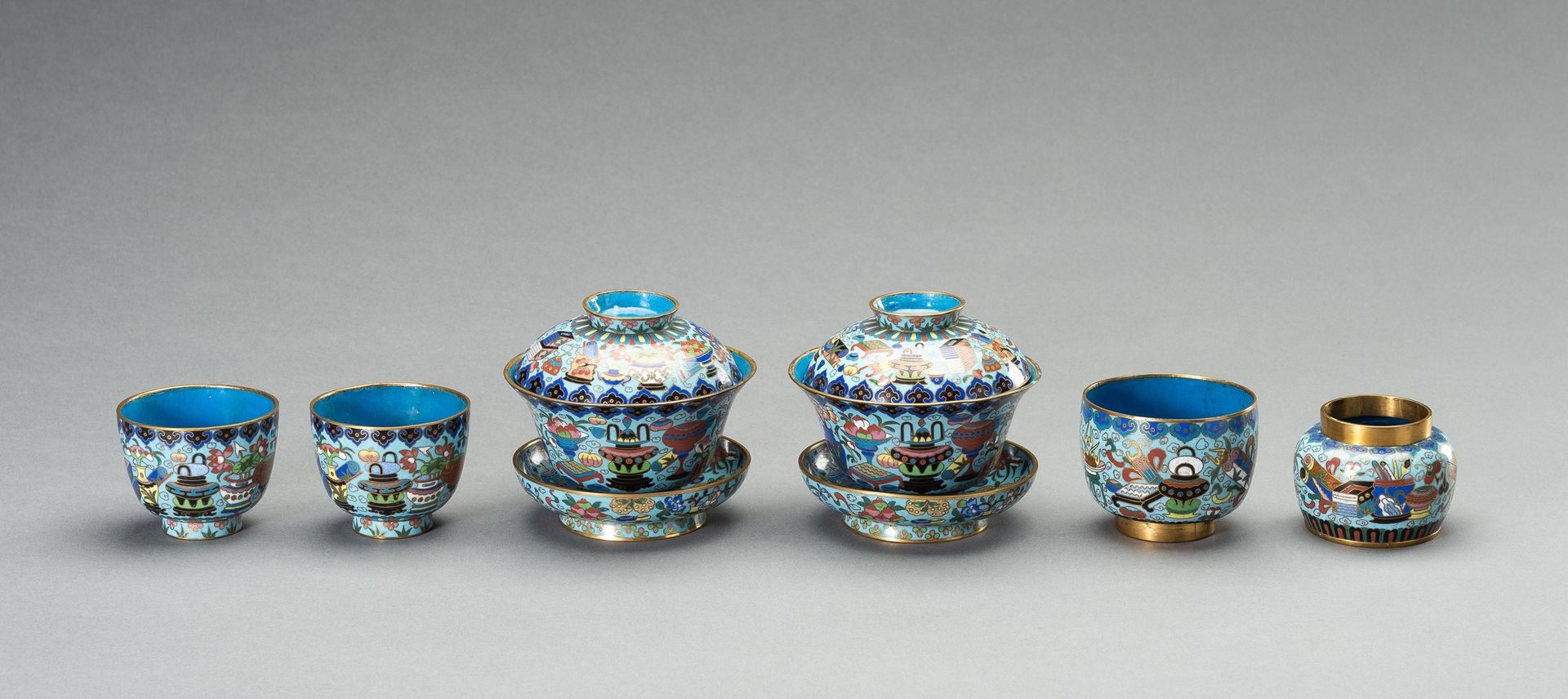 A GROUP OF SIX CLOISONNE VESSELS, 19th CENTURY GROUPE DE SIX VAISSEAUX CLOISONNE&hellip;