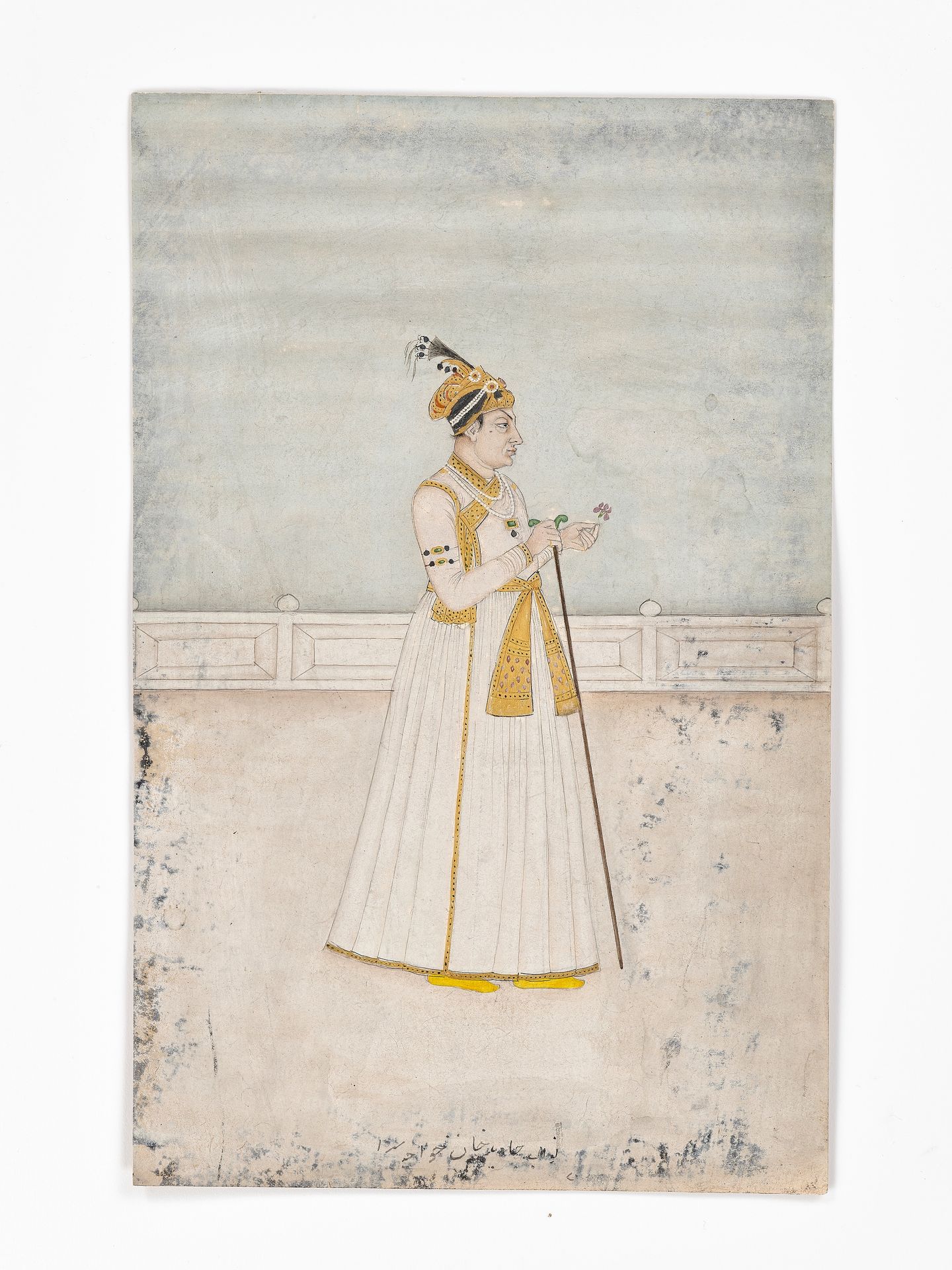 AN INDIAN MINIATURE PAINTING OF A MUGHAL COURTIER 一幅印度莫卧儿王朝的小型绘画
莫卧儿王朝的印度，17-18世&hellip;