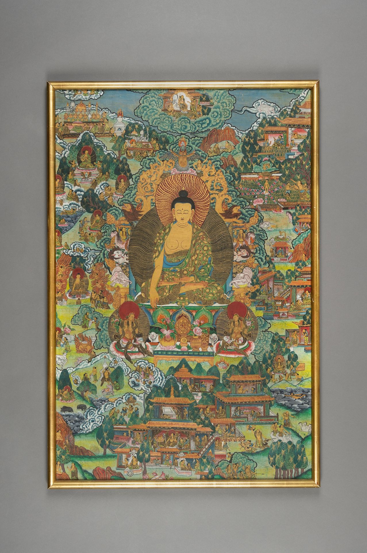 A THANGKA OF BUDDHA SHAKYAMUNI 释迦牟尼佛的唐卡
西藏，19世纪末至20世纪初。在布上涂色。精心绘制的金色皮肤的佛陀坐在莲花宝座上&hellip;