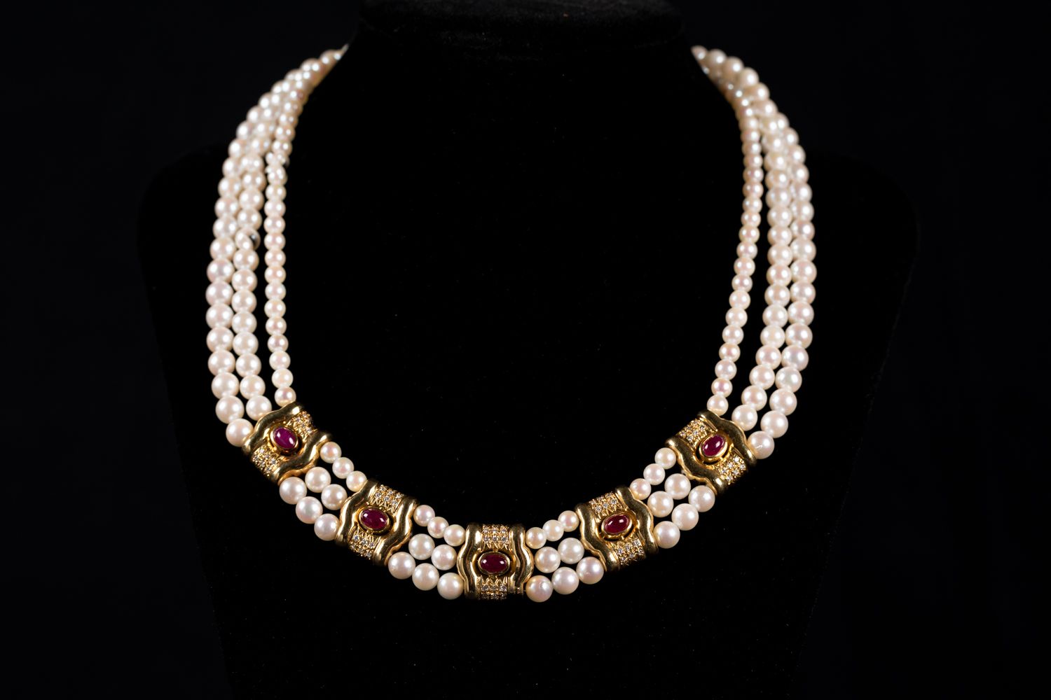Null Collier de perles en trois lignes en or 585 avec diamants de 0,5 carat et r&hellip;