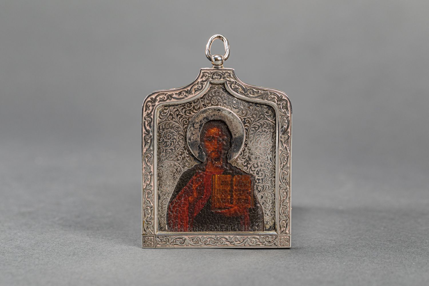 Null Russian medallion icon; arched top, richly engraved, with painted saints in&hellip;