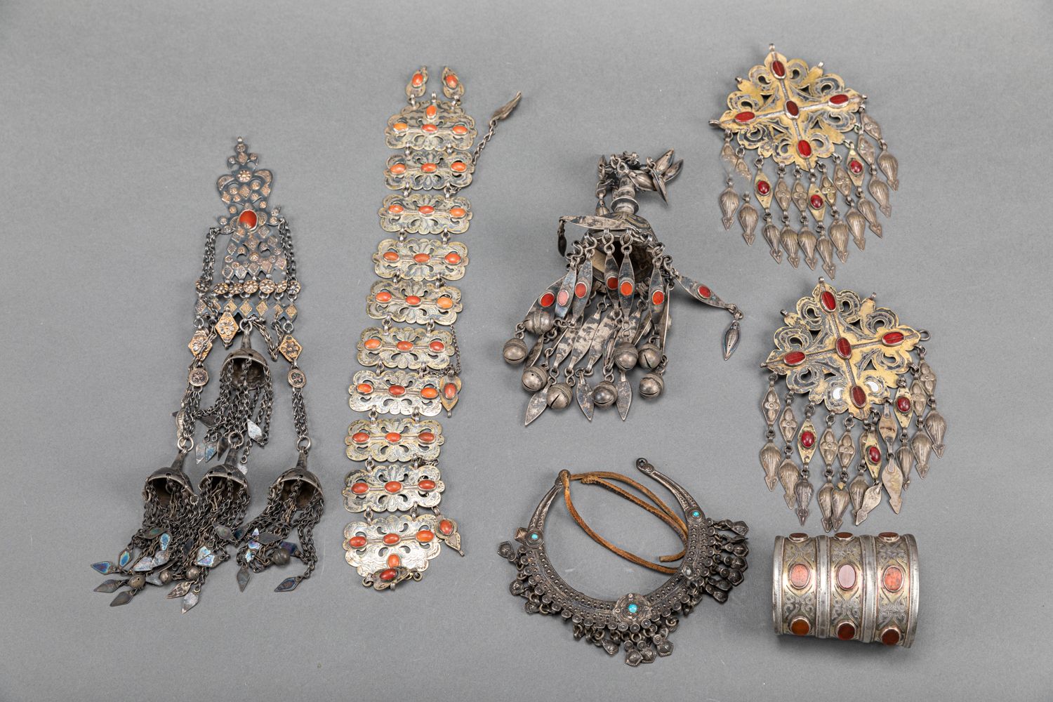 Null Lot of South Eastern Folk Art Jewellery, comprising two brooches , a belt p&hellip;