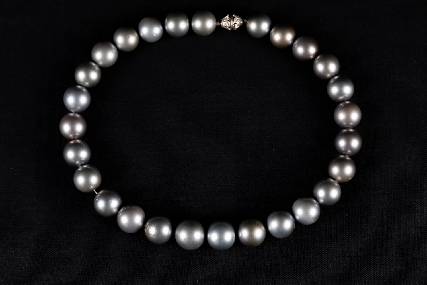 Null Pearl Necklace with Tahiti pearls, 15-18mm.
