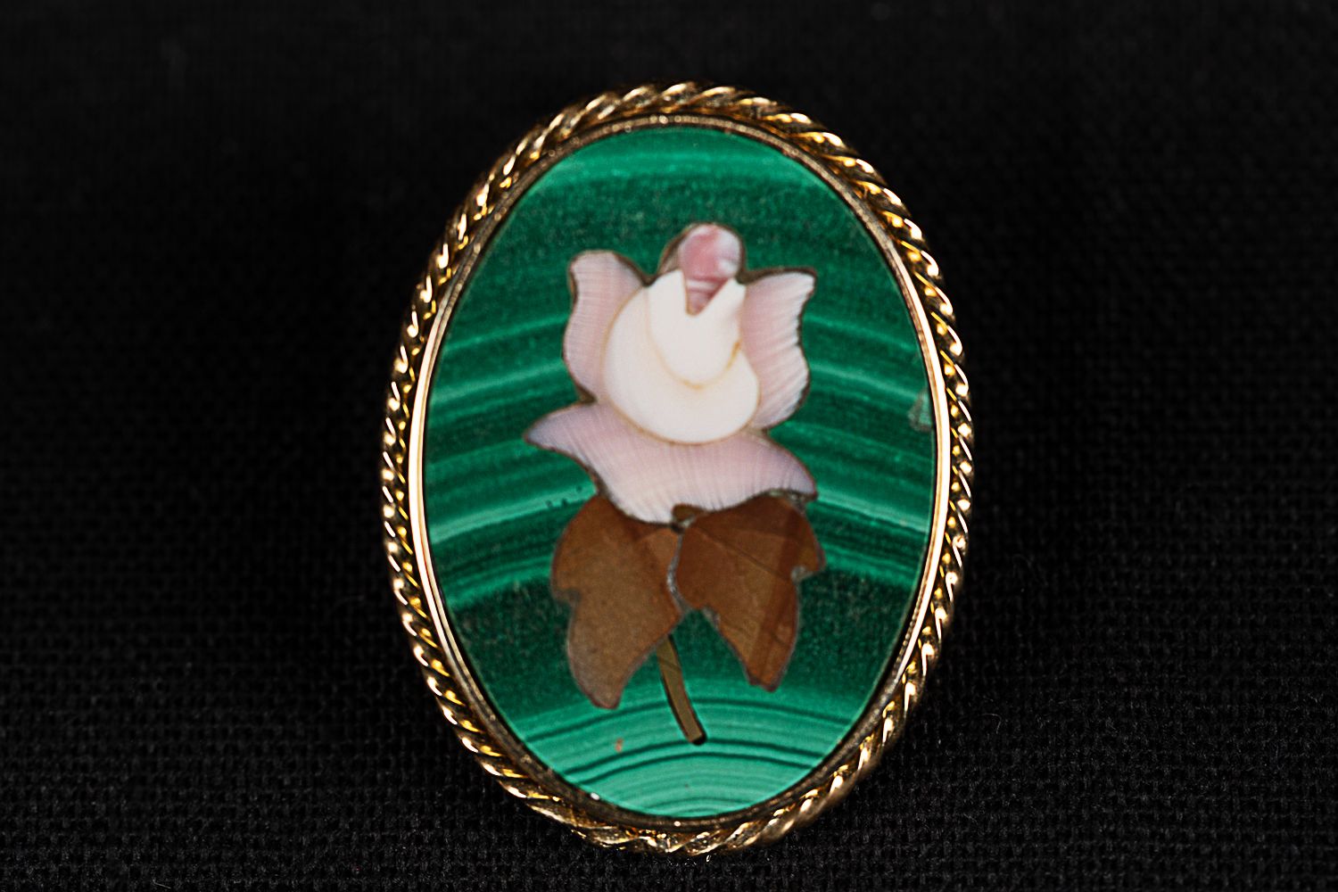 Null Italian brooch or pendant 18k yellow gold; malachite, mother of pearl, agat&hellip;