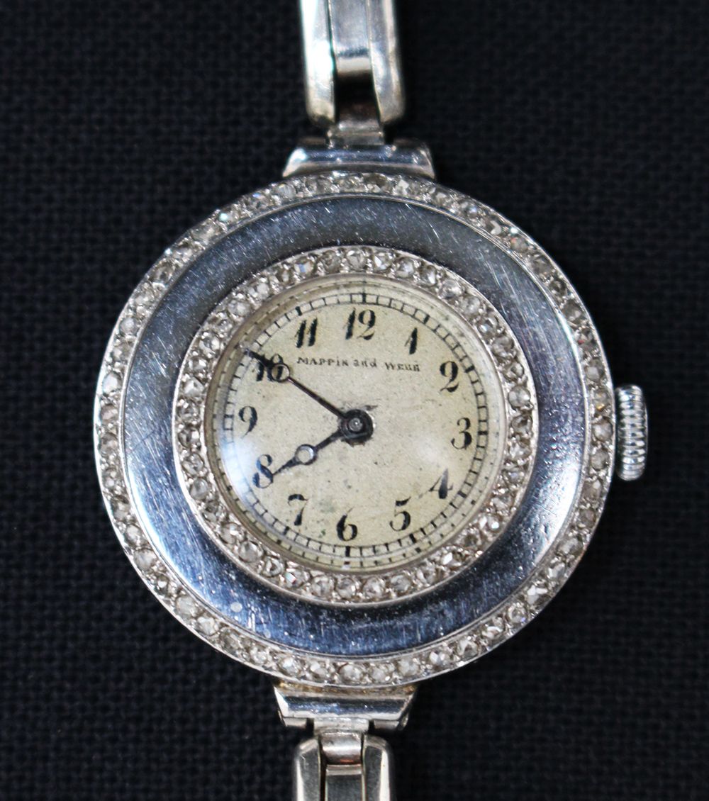 Null Mappin and Webb女士手表，铂金镶钻，钢制表带；英国20世纪；功能正常（不保证）。长度为18厘米