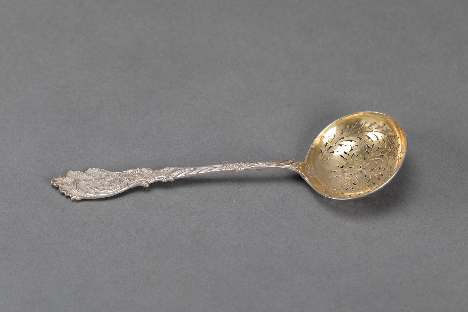 Null French sugar spoon with coat of arms, silver sterling, vermeil, French hall&hellip;