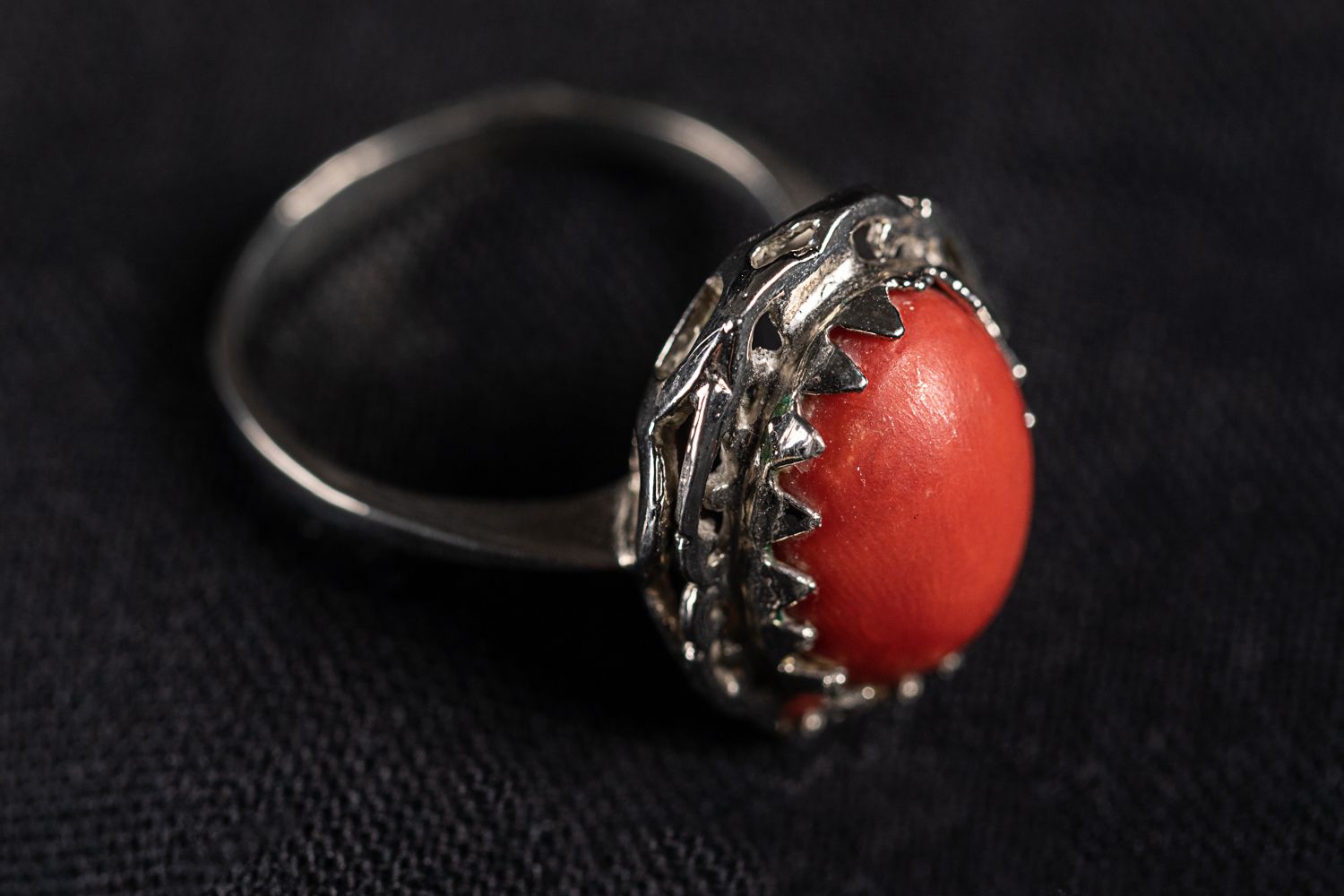 Null Silver ring with corals.