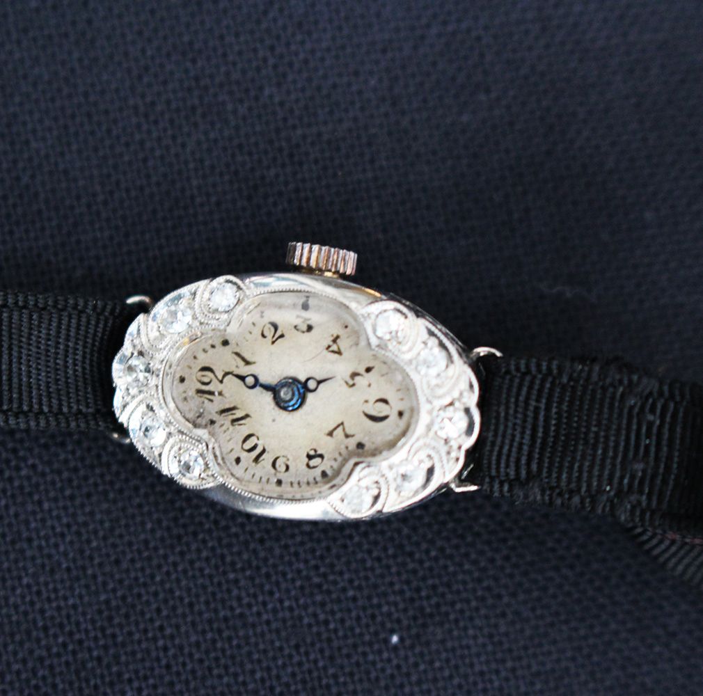 Null 装饰艺术女表，铂金镶钻0.1K；在后来的表带上。手表只有2.2厘米。