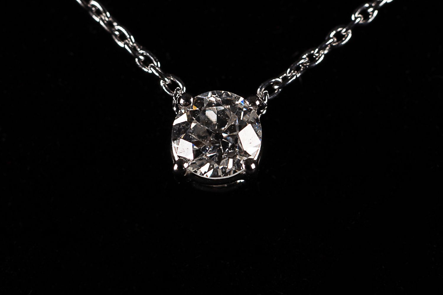 Null 18k white gold necklace and pendant with 0.45k brilliant F/VS. 20.5cm