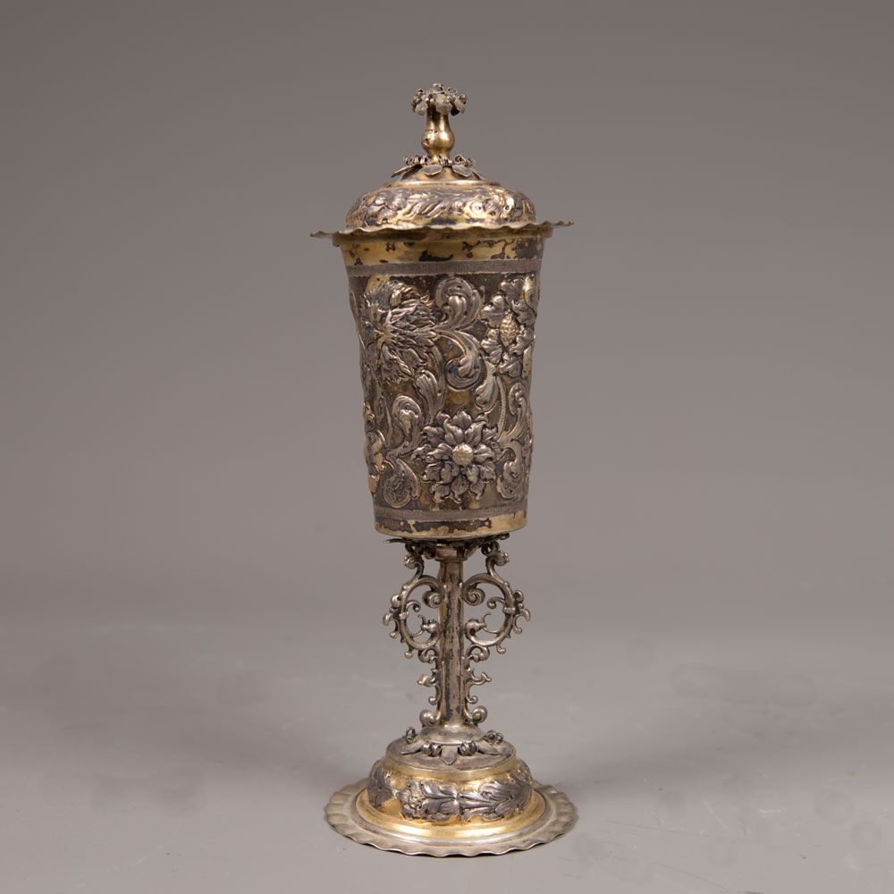 A Nuremberg silver goblet Un calice d'argento di Norimberga, di forma conica rot&hellip;