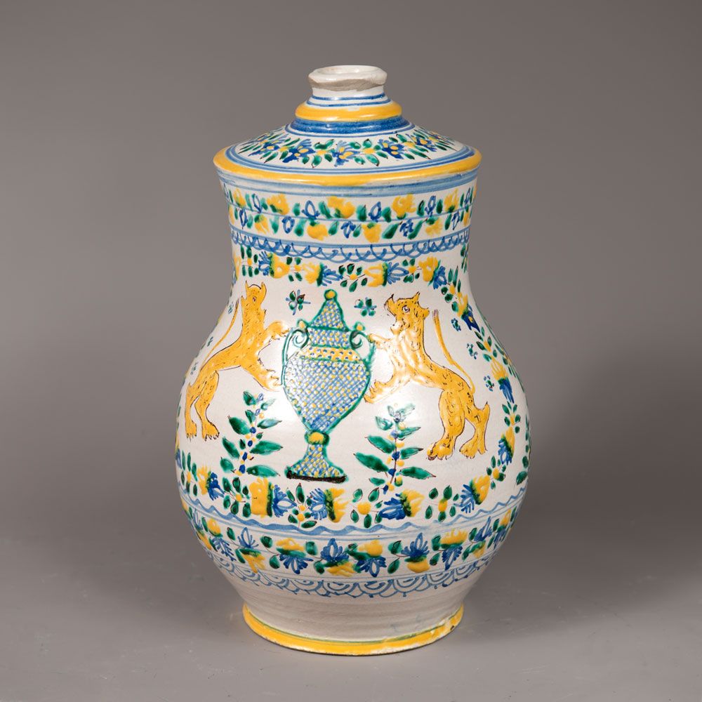 Slovakian ceramic jug 斯洛伐克陶瓷壶，梨形，一只手握住，还有壶嘴；用多种颜色画花和狮子；白底，上釉；19世纪初。高35Cm