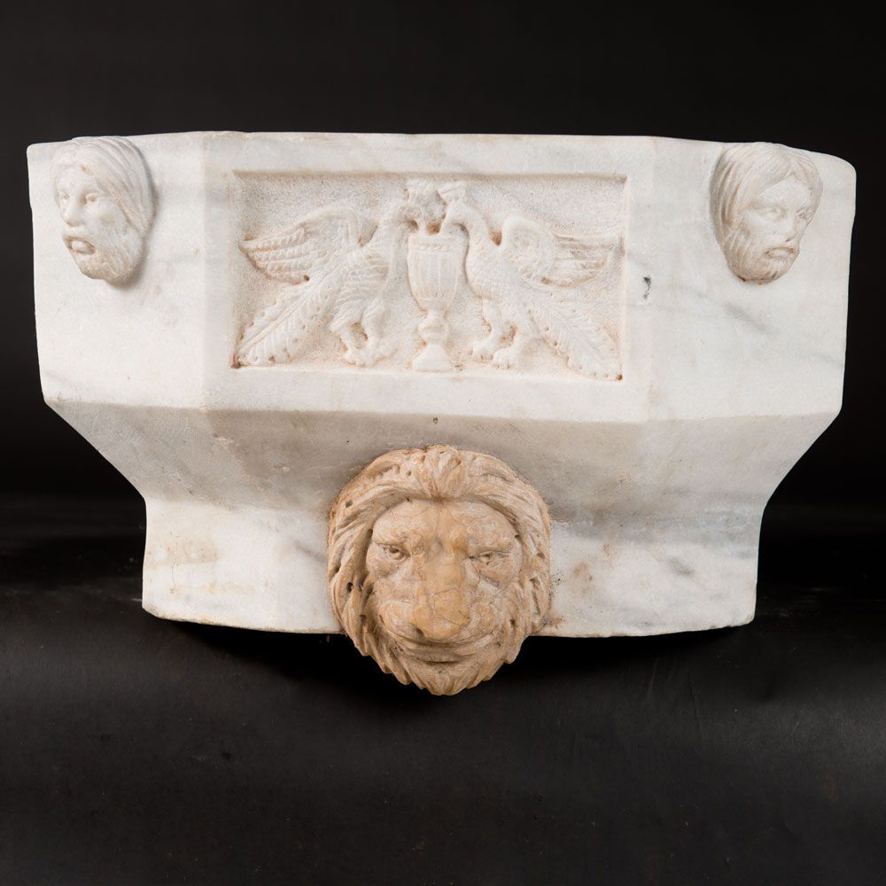 Italian marble basin 
意大利大理石盆，呈六角形，中间是椭圆形的盆，有水孔；白色大理石，有灰色的纹路；斜面上有狮子和人脸的装饰，还有两只鸟的&hellip;