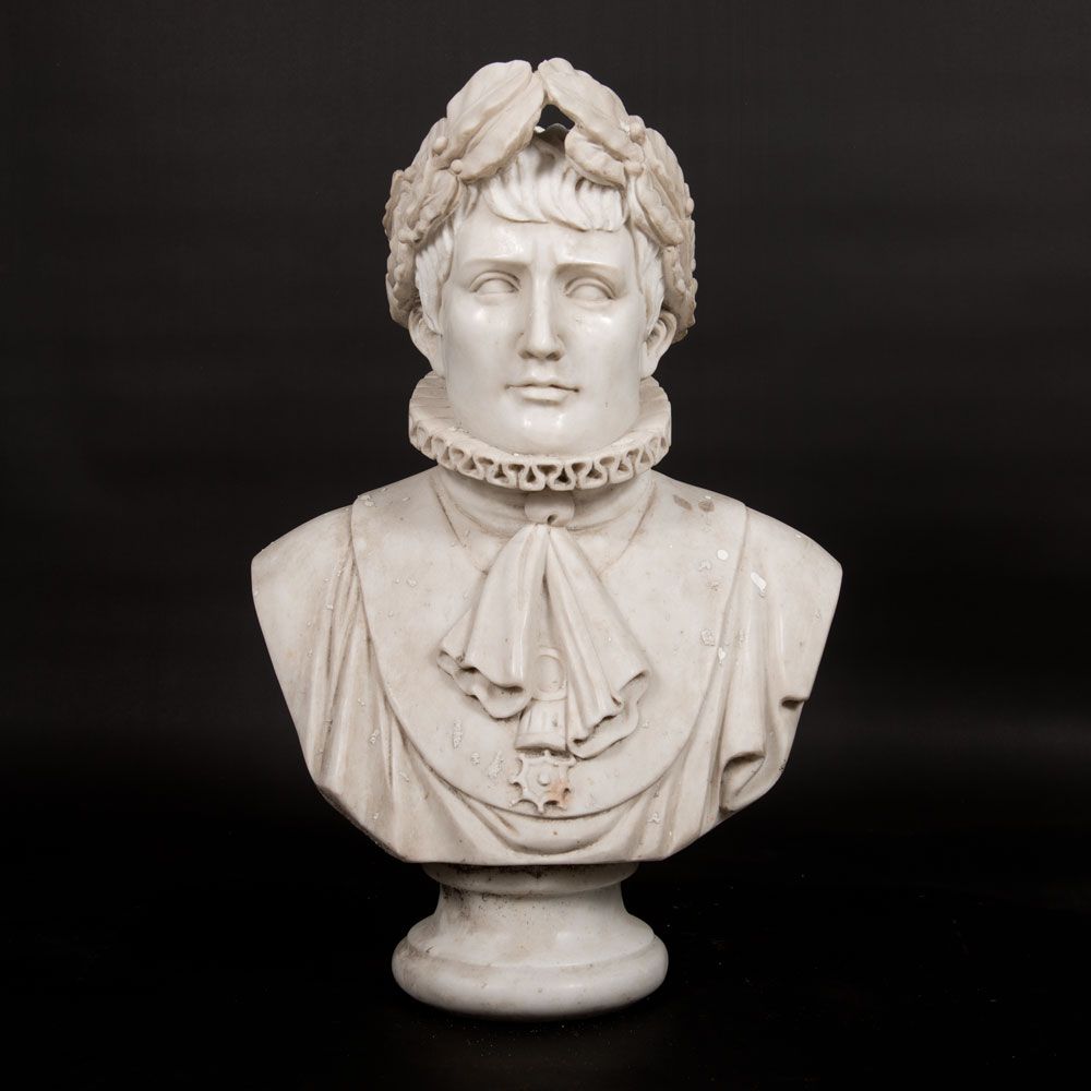 Napoleon Bonaparte (1769-1821) bust 拿破仑-波拿巴（1769-1821）半身像，作为法国皇帝，带有月桂树叶，精美的大理石半身&hellip;