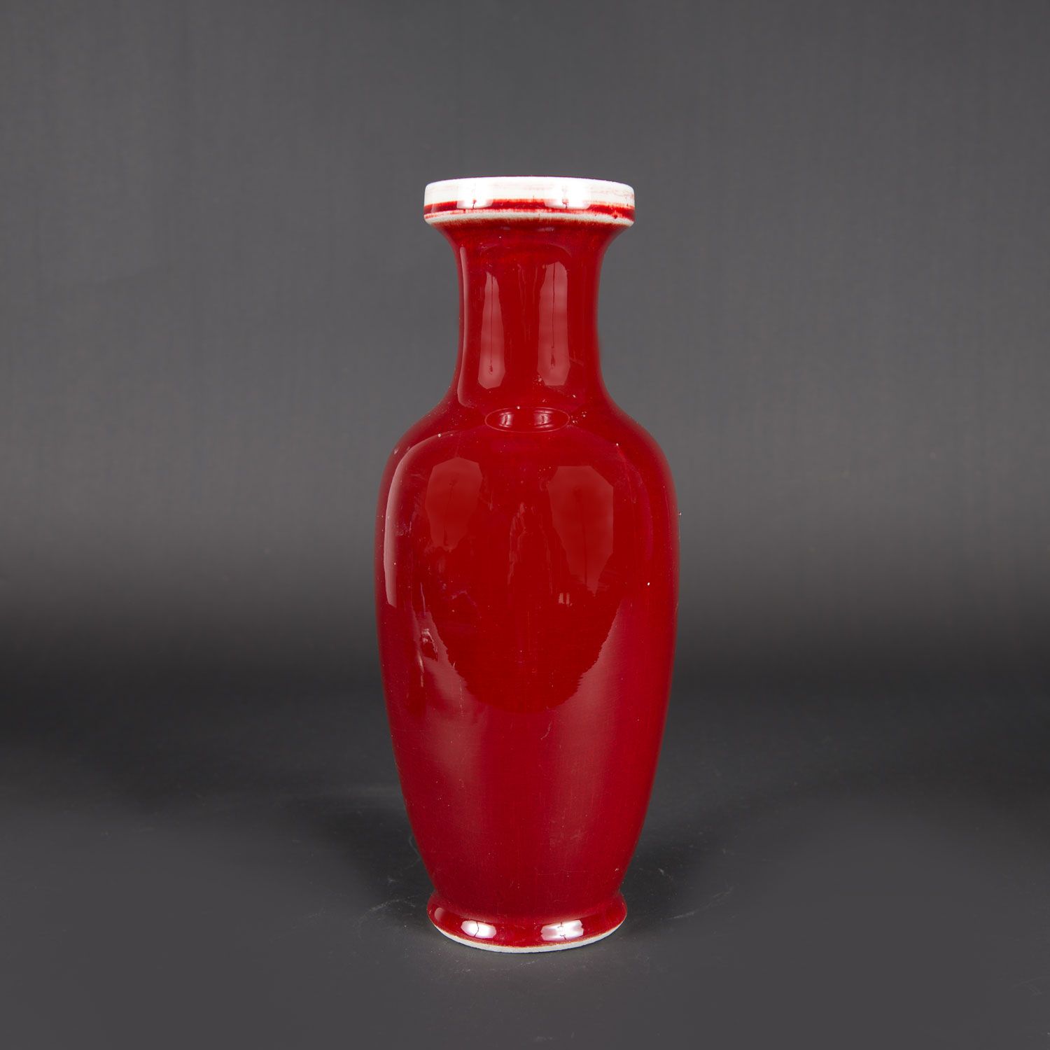 Chinese oxblood vase 中国牛血石花瓶，圆柱形，长颈，清代上釉，高33厘米