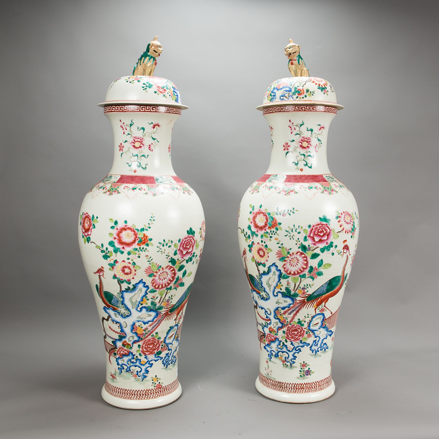 Pair of Qianlong Soldier Vases Paire de vases Soldat Qianlong, de grande taille,&hellip;
