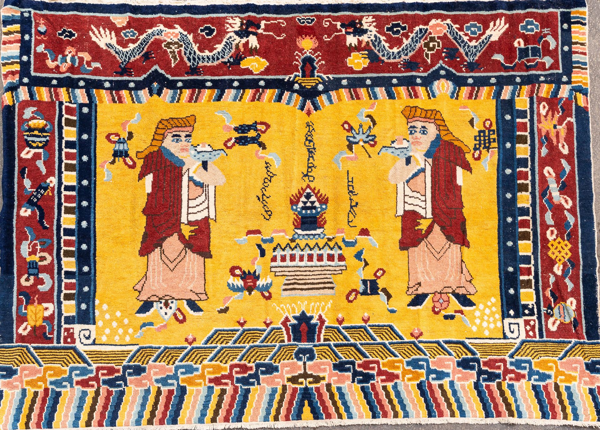 Large Tibet Carpet Grand tapis du Tibet, textile ondulé avec des scènes de sanct&hellip;