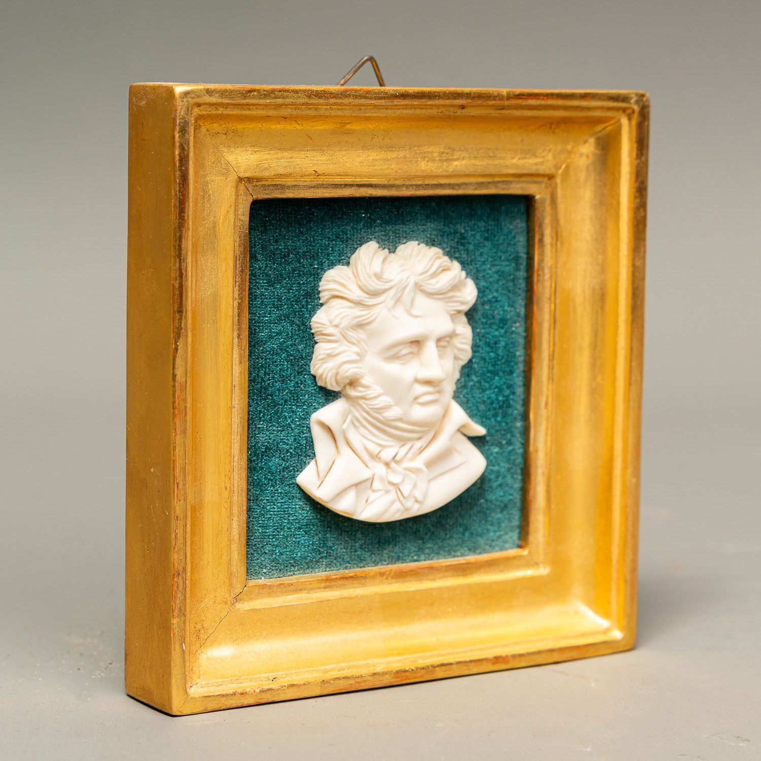 Portrait Miniature Portrait miniature, jeune homme aux cheveux ondulés, I. Sculp&hellip;