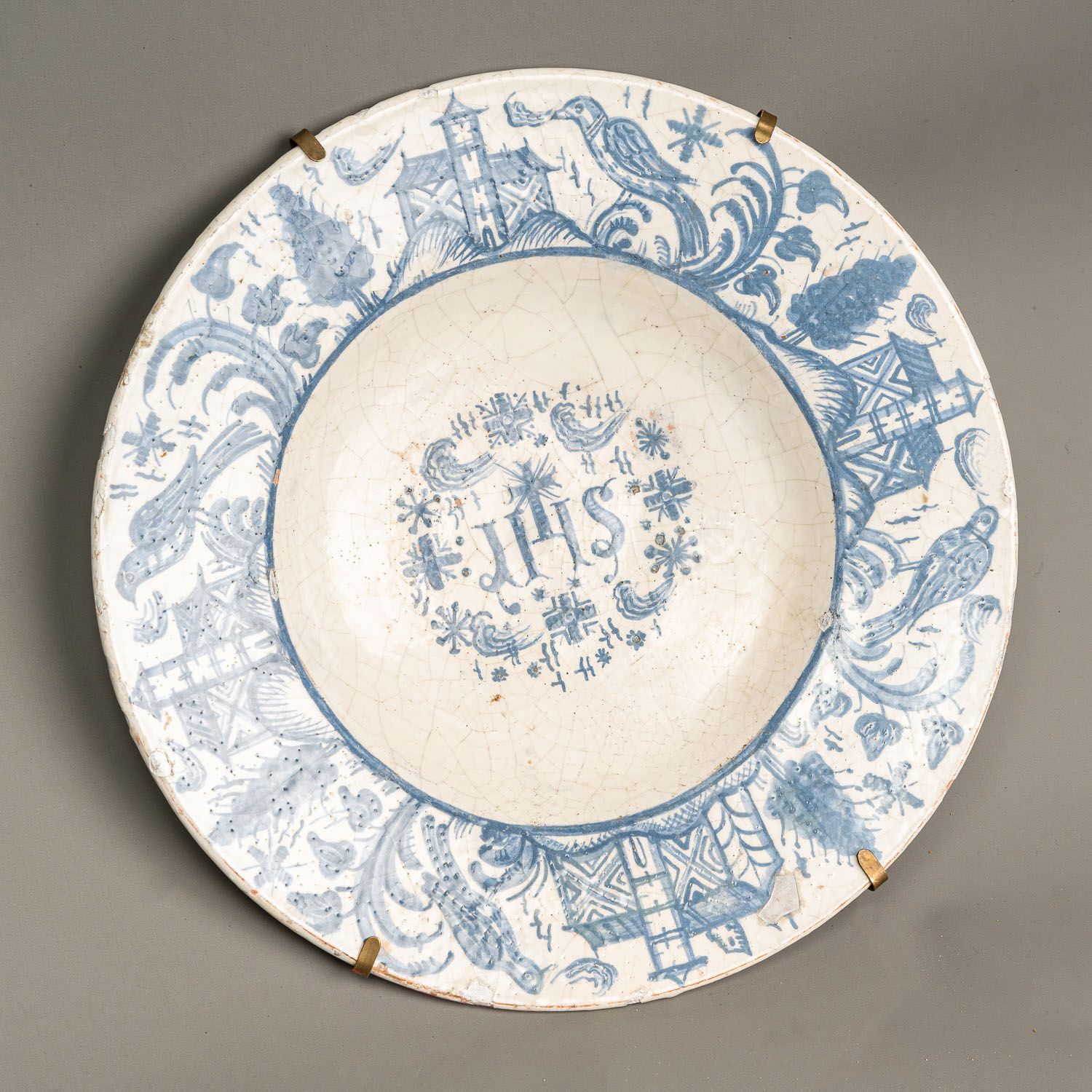 South European Ceramic Dish Plat en céramique d'Europe du Sud, de forme ronde av&hellip;