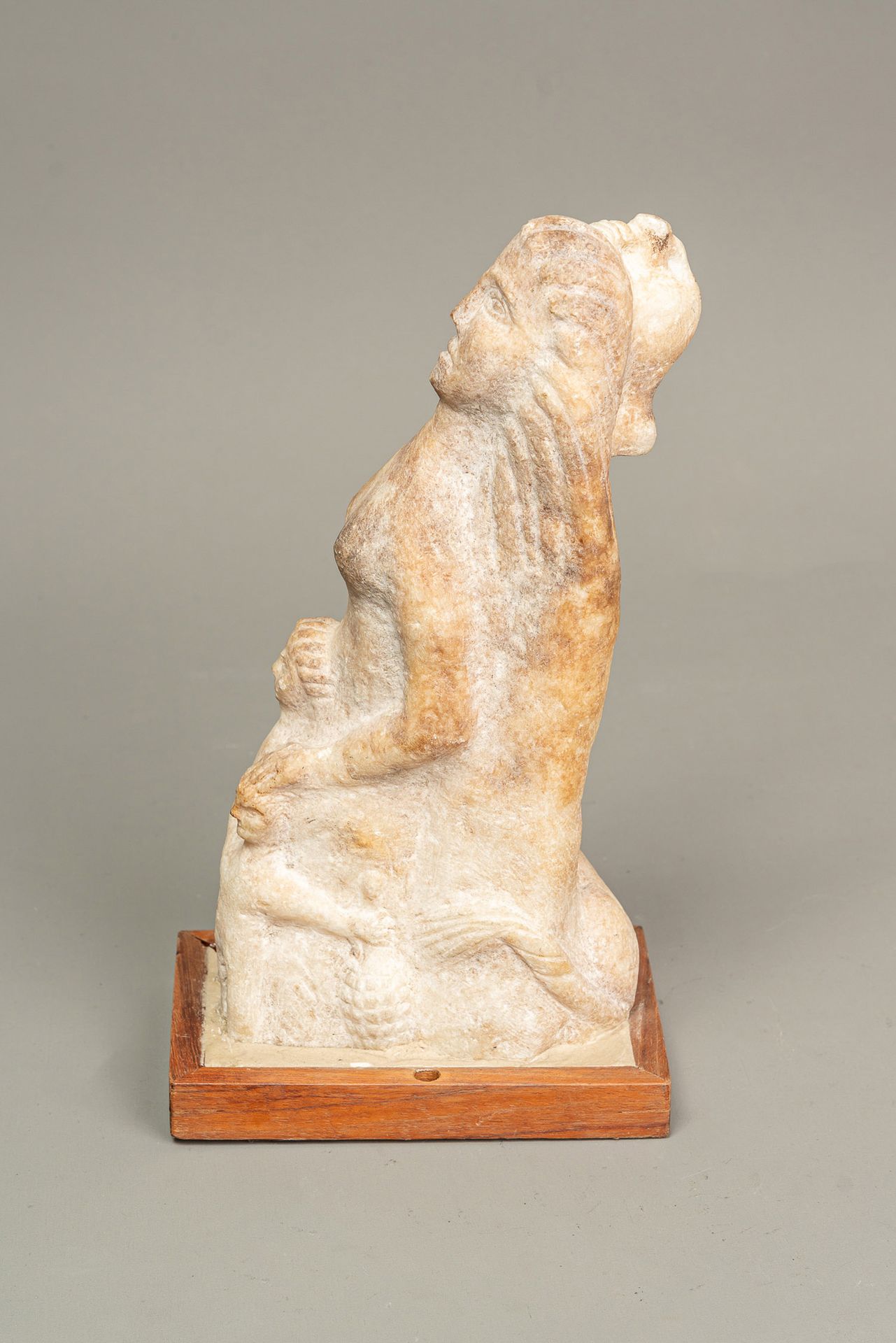 Ancient Stone Sculpture Sculpture ancienne en pierre, femme sculptée et gravée a&hellip;