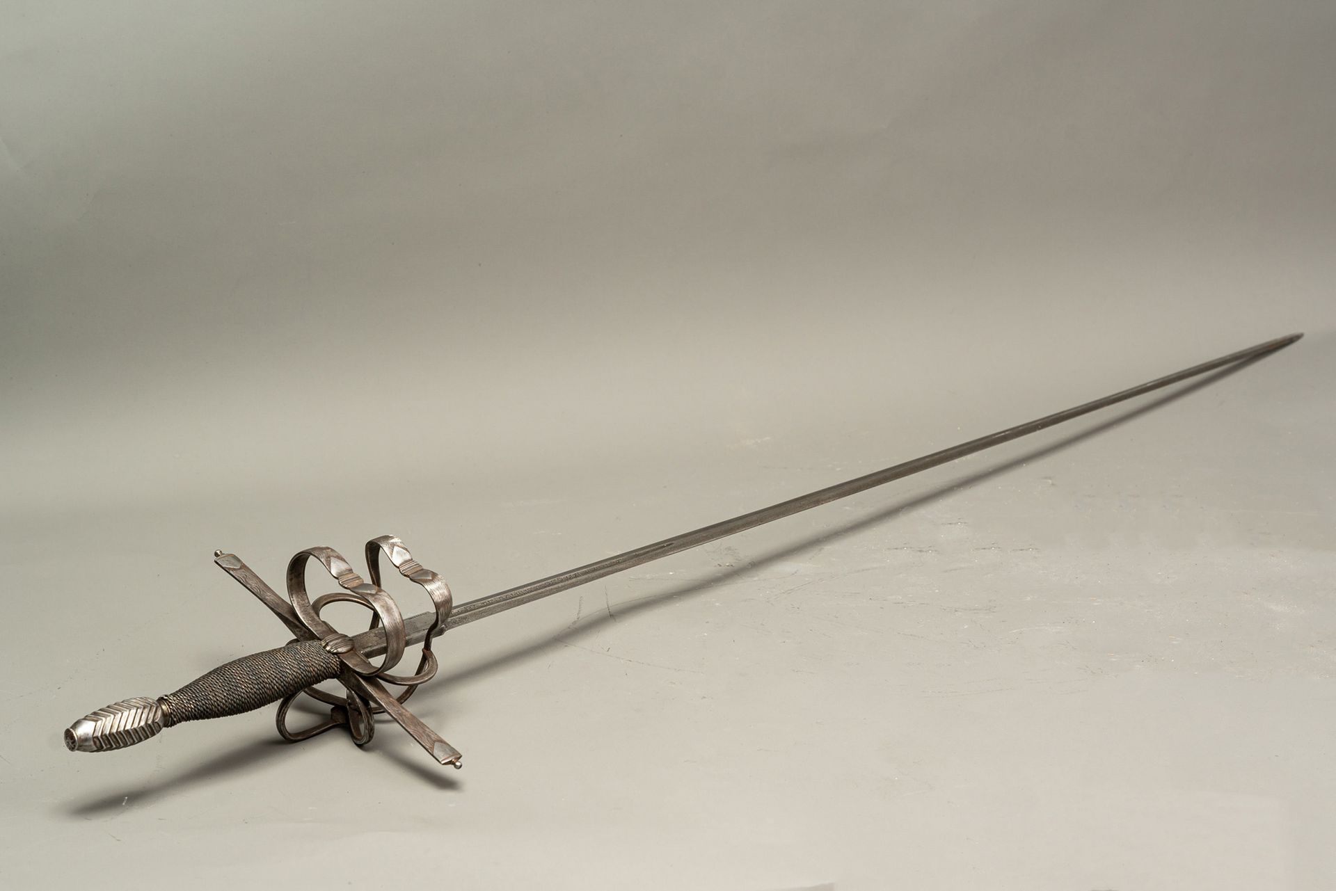 Long German Sword Épée allemande longue, lame cannelée et polie, avec descriptio&hellip;