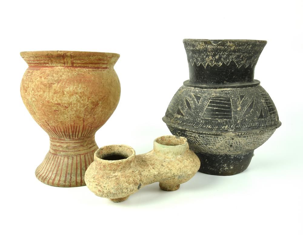 TRE VASI BANG CHIANG TRES JARRONES BANG CHIANG

FECHA: 600-300 A.C.

MATERIAL Y &hellip;