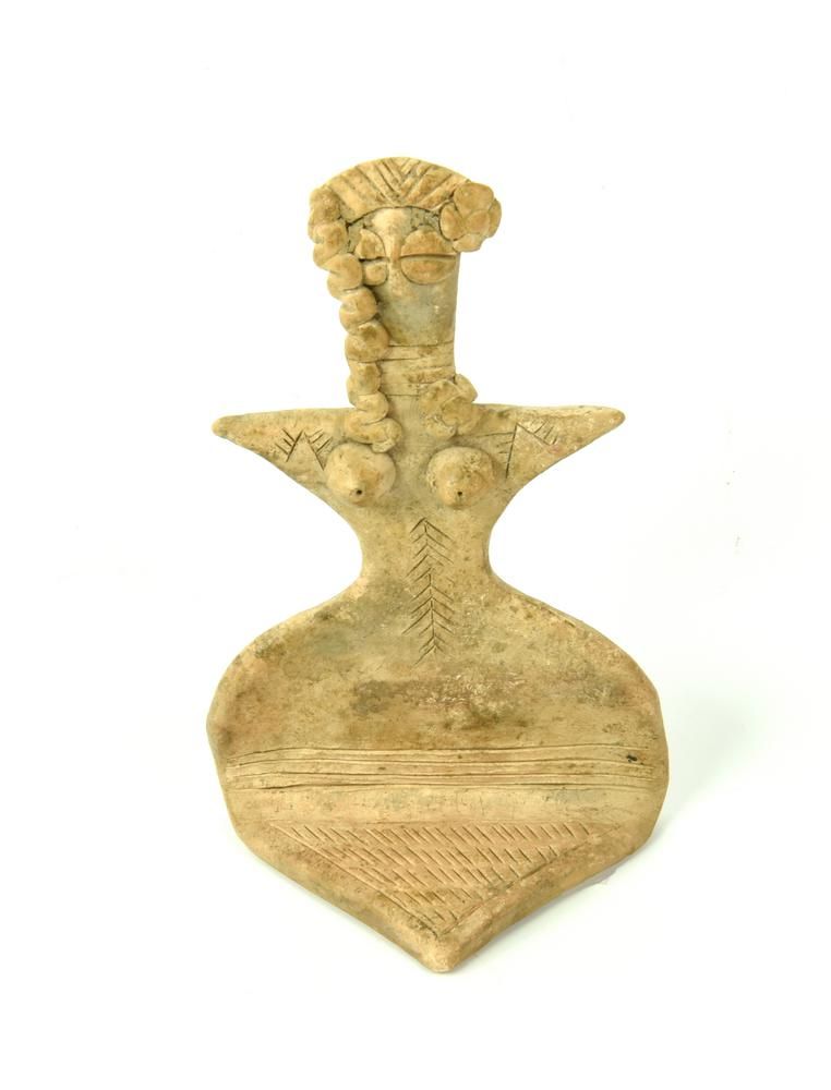 RARA DEA MADRE BATTRIANA 罕见的浸礼会母神

日期：公元前二千年

材料和技术：Chamois纯化粘土，切口装饰，手工造型

雕像表现了&hellip;