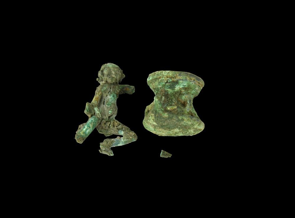 STATUETTA 纪念碑

日期：公元前600-300年

材料和技术：铸造和凿刻的青铜。

正在跳舞的男性裸体雕像，配有圆柱形底座。

制作：泰国Bang &hellip;