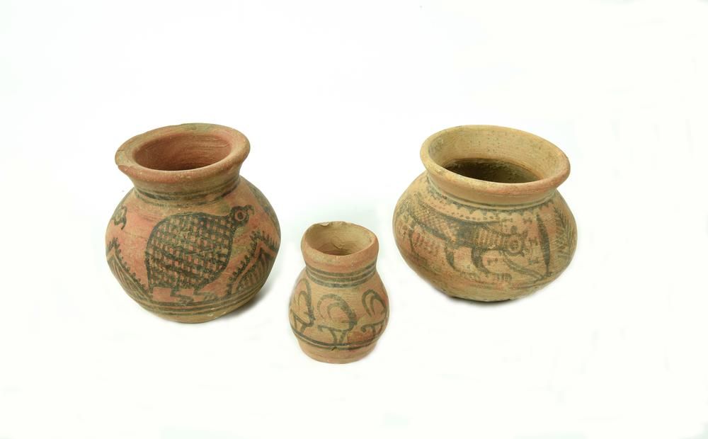 TRE VASI KULLI TROIS VASES KULLI

DATE : 2500-1 900 BC.

MATÉRIAU ET TECHNIQUE :&hellip;