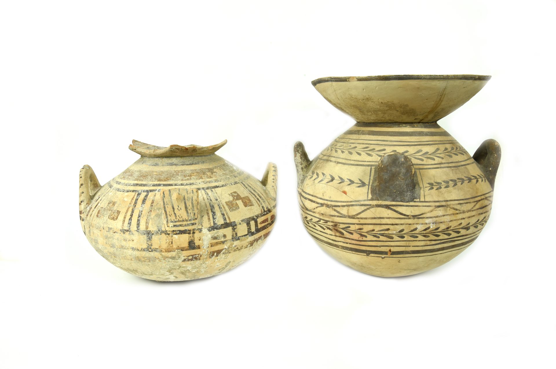 Null 两个daunian漏斗状的罐子

表格I，类型22和25，De Juliis 1977

日期：亚格达尼安II和III，公元前550-300年。

材&hellip;