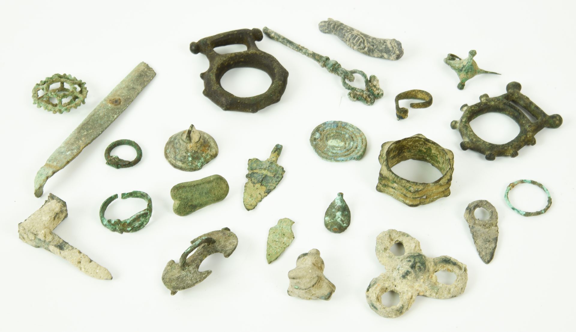 Null LOT OF BRONZE OBJECTS

DATING: II-I sec. A. C. 

MATERIAL AND TECHNIQUE: fo&hellip;