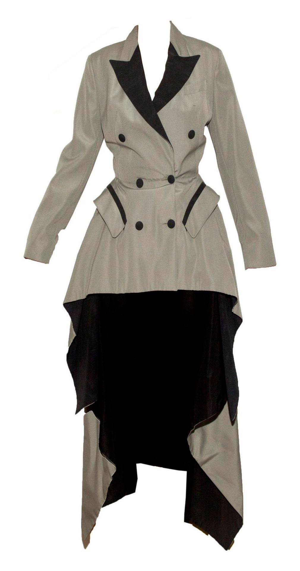Null Jean Paul Gaultier

礼服大衣



描述。

灰绿色羊毛的内衬双排扣连衣裙，以黑色moire'奥特曼和黑色内衬修饰。后腰上的两个纽&hellip;