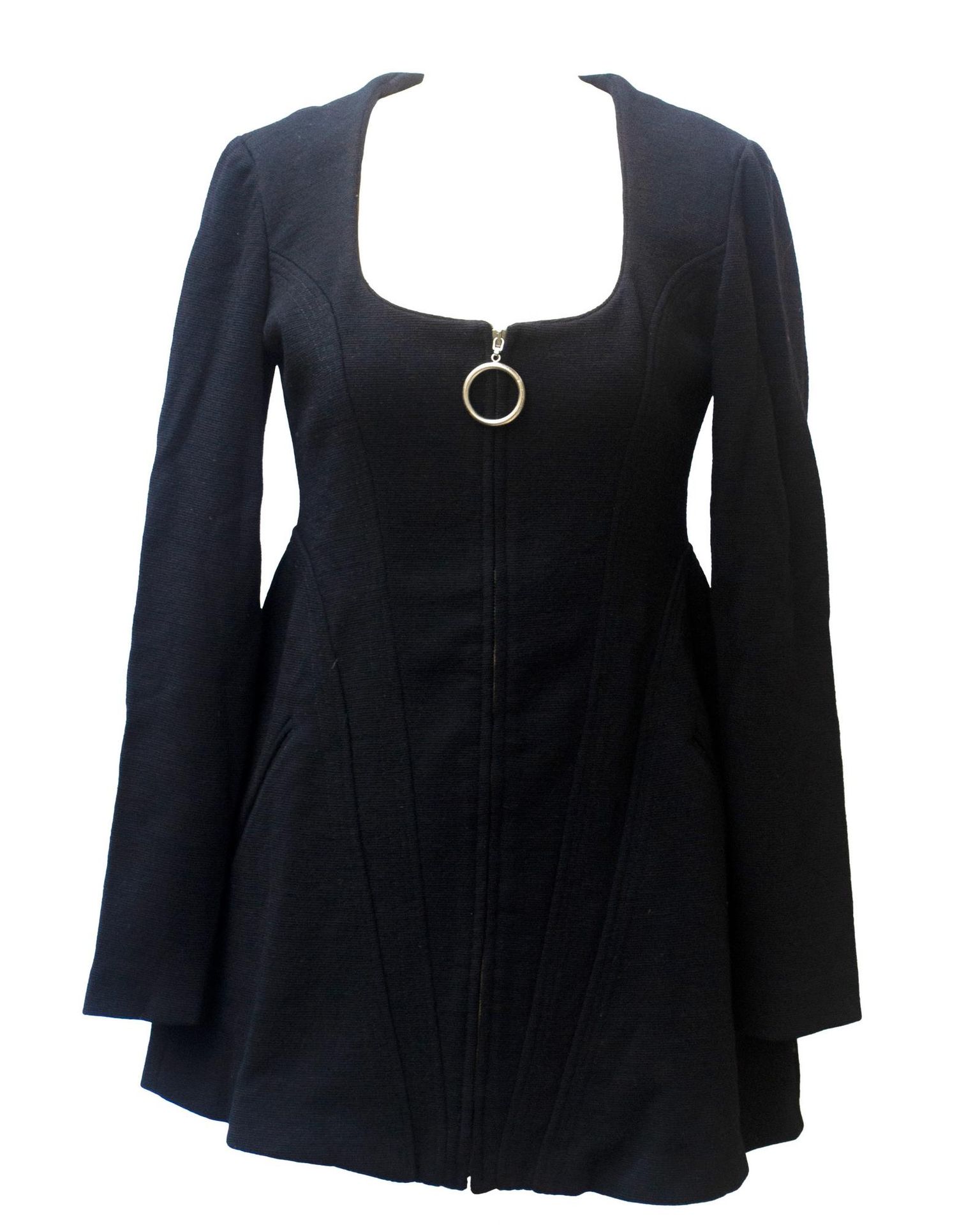 Null 马蒂尼-西特本

迷你连衣裙



描述。

黑色羊毛针织品用于这条内衬迷你裙。前幅中间开有拉链，臀部有缝隙口袋，宽领口。80年代在意大利制造。尺寸为&hellip;