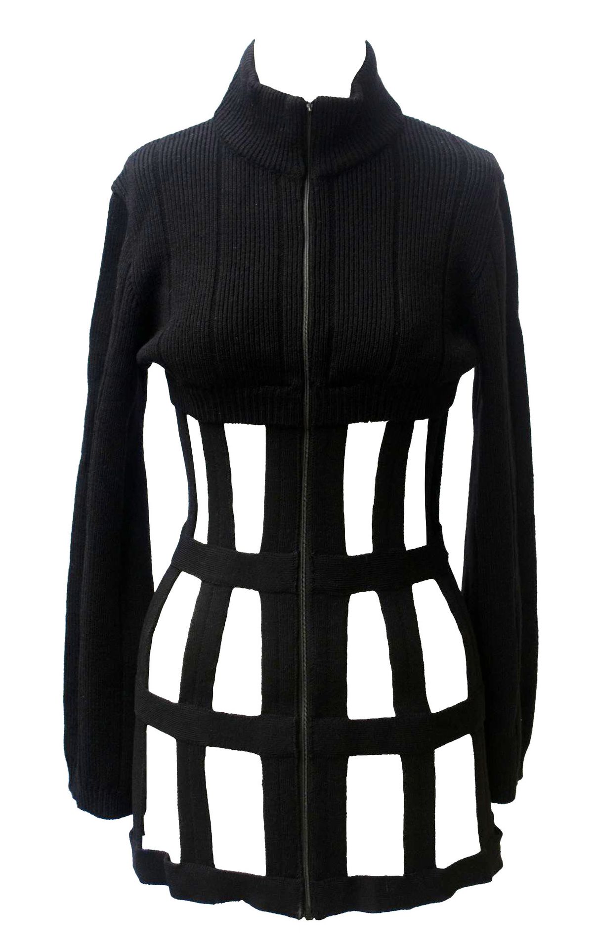 Null Jean Paul Gaultier

笼式毛衣



描述。

这款毛衣采用黑色羊毛。前面中间有拉链。胸部下方的长夹板允许开口，形成笼子的效果。19&hellip;