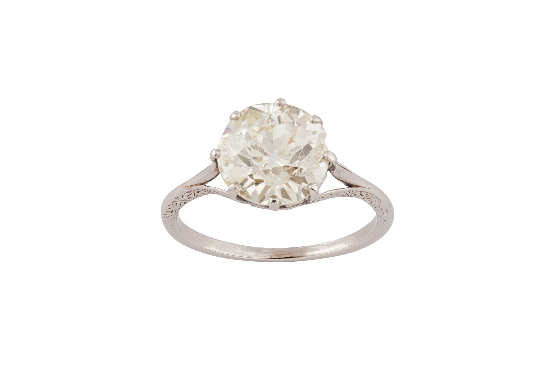 A diamond single-stone ring A diamond single-stone ring The cushion-shaped diamo&hellip;