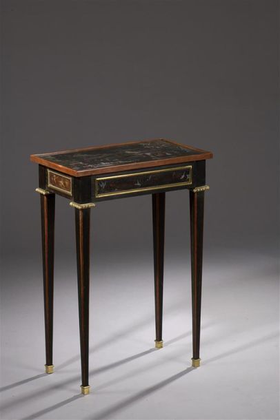 Null Table en bois laqué de style Louis XVI, vers1900
Dans le goût chinois, à fo&hellip;