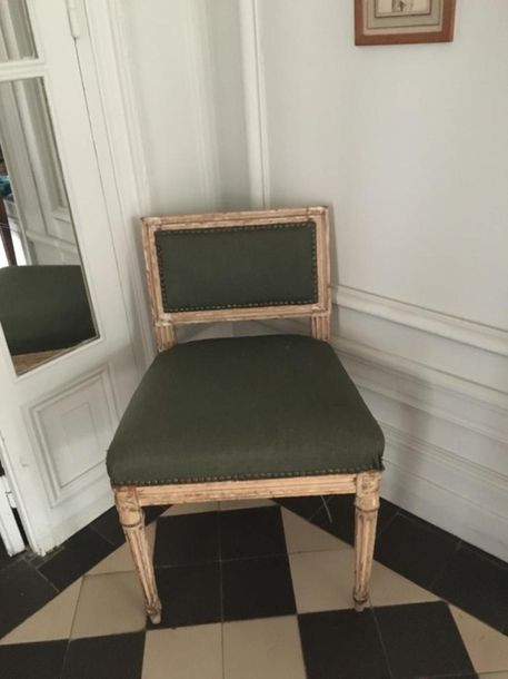 Null Paire de chaises de musiciens en bois laqué à dossier bas de style Louis XV&hellip;