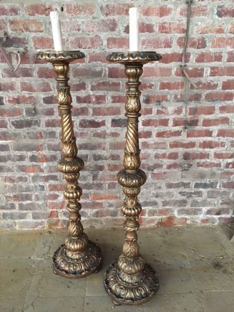 Null Pair of Louis XIV style moulded, carved and gilded wood torchères

H. 122 c&hellip;