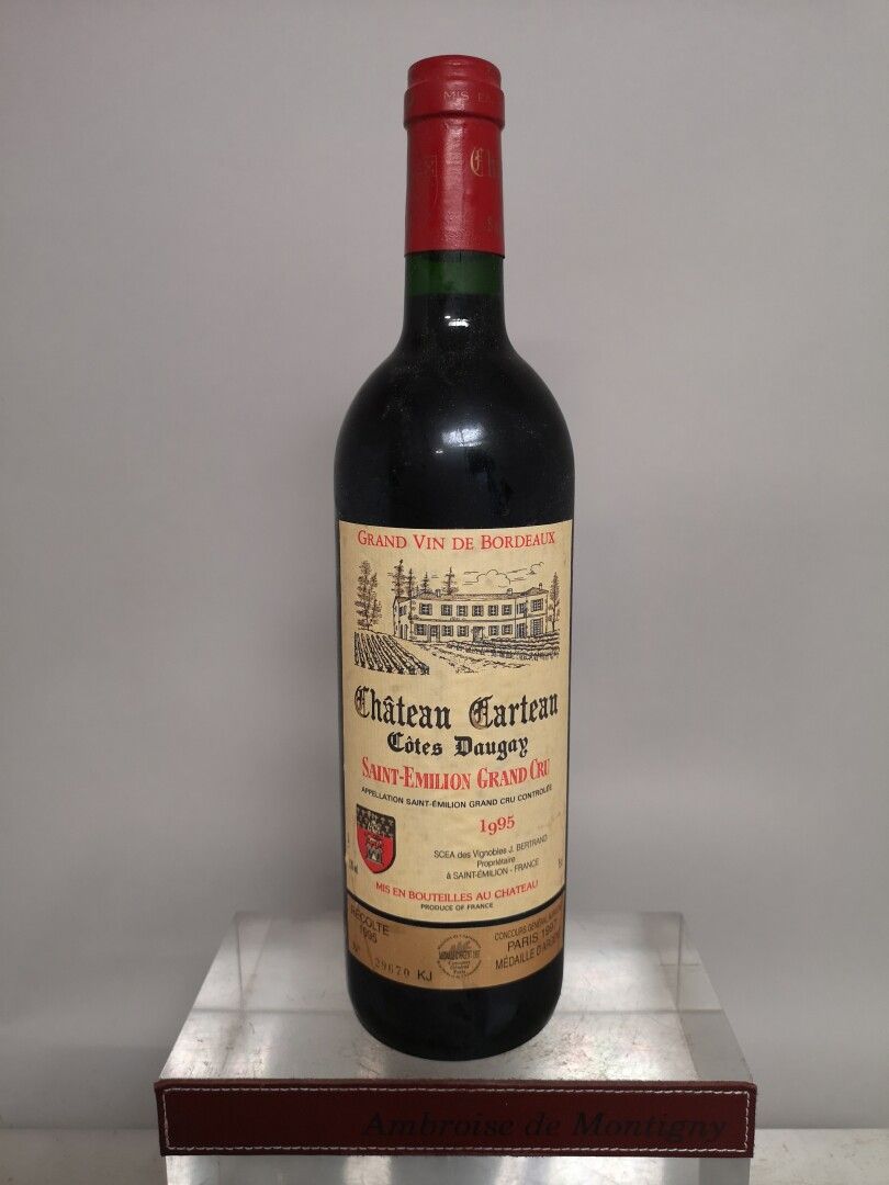 Null 1瓶Château CARTEAU Côtes DAUGAY - Saint Emilion 1995 标签略有污渍。