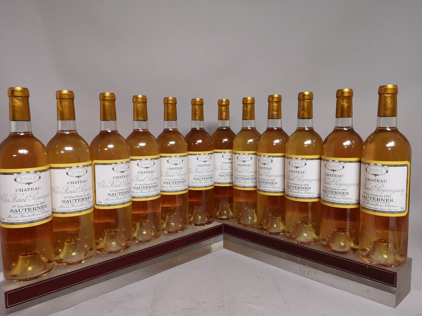 Null 12瓶 Château CLOS HAUT PEYRAGUEY - 1er Cru Classé de Sauternes 2002 木箱中。