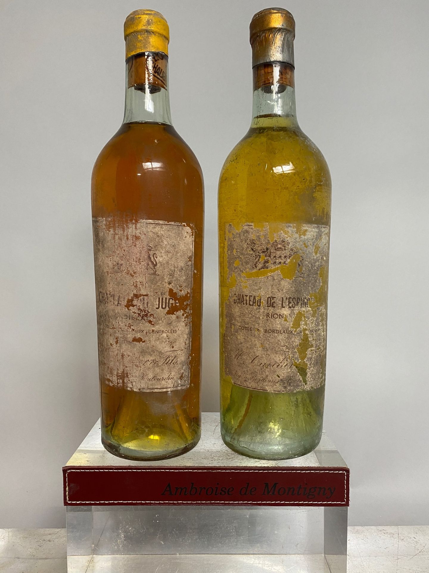 Null 2 bouteilles VINS LIQUOREUX DIVERS comprenant : 

1 bouteille de Château du&hellip;