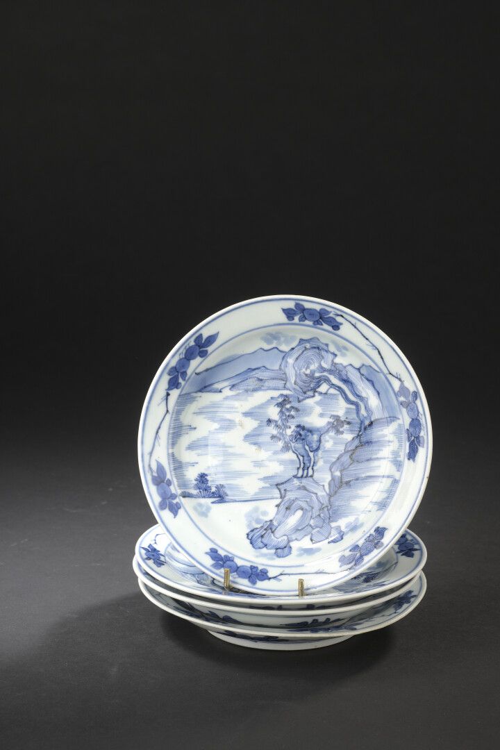 Null Quatre coupelles en porcelaine bleu blanc


Chine, époque Kangxi (1662-1722&hellip;