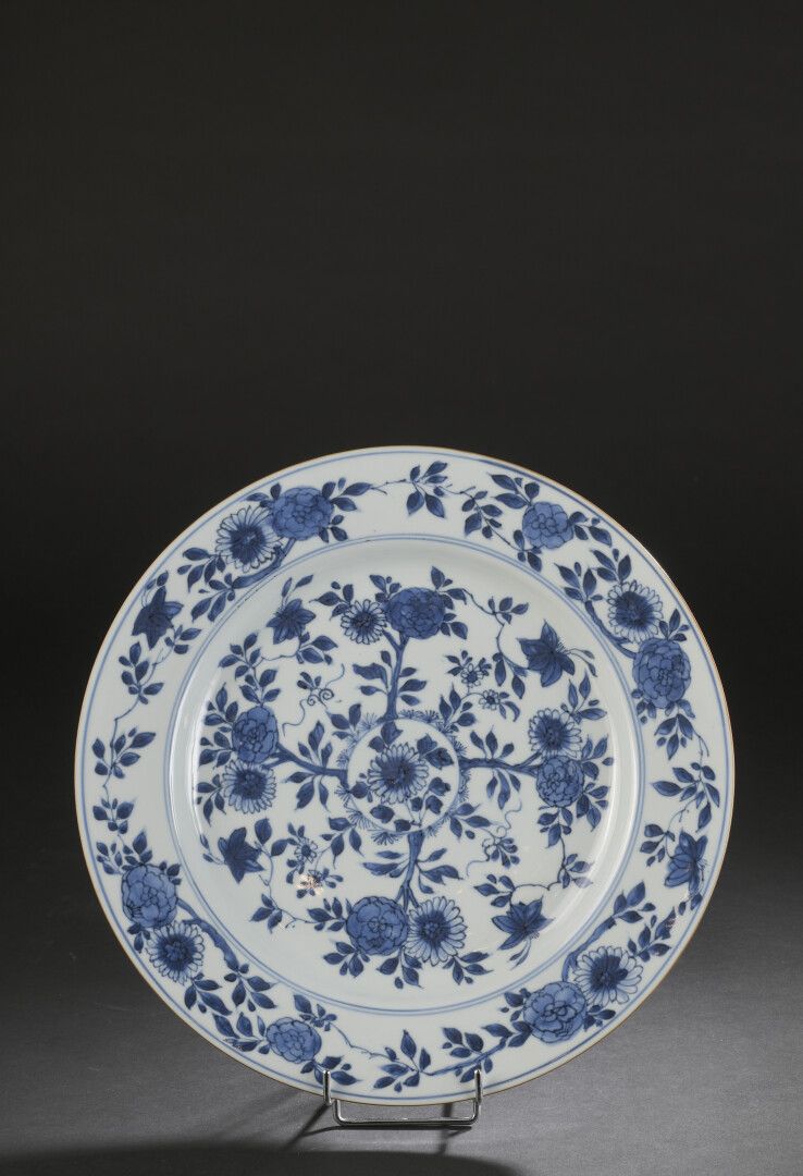 Null Plat en porcelaine bleu blanc


Chine, époque Kangxi (1662-1722)


La bordu&hellip;