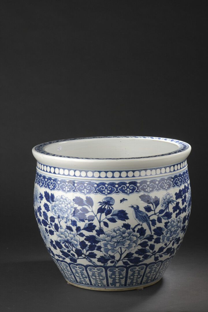 Null Vasque à poisson en porcelaine bleu blanc


Chine, XXe siècle


À décor d'o&hellip;