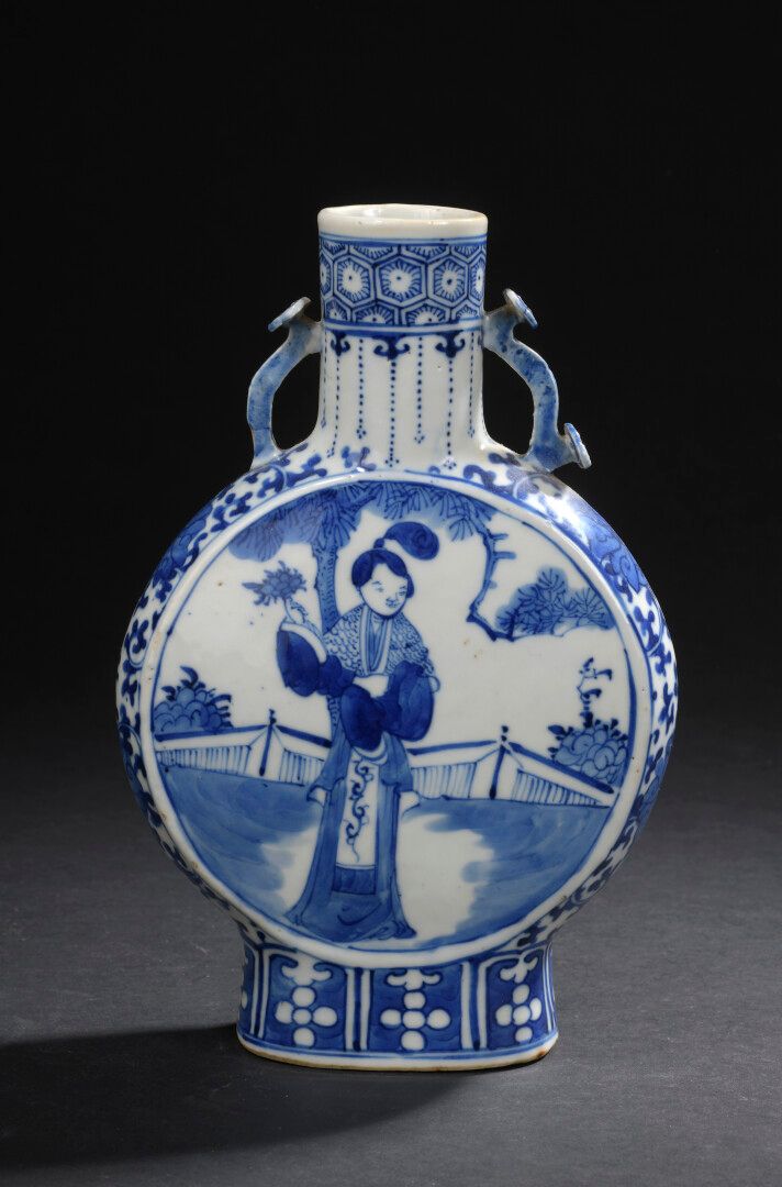 Null Vase gourde en porcelaine bleu blanc Chine, fin du XIXe-début du XXe siècle&hellip;